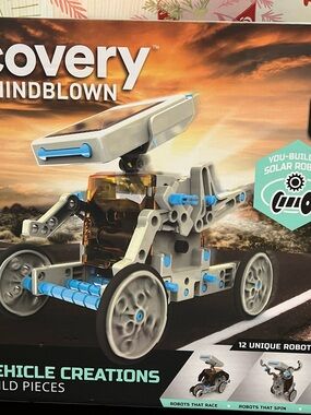 Discovery Buildable Solar Robot Car in Gray and Blue NWT
